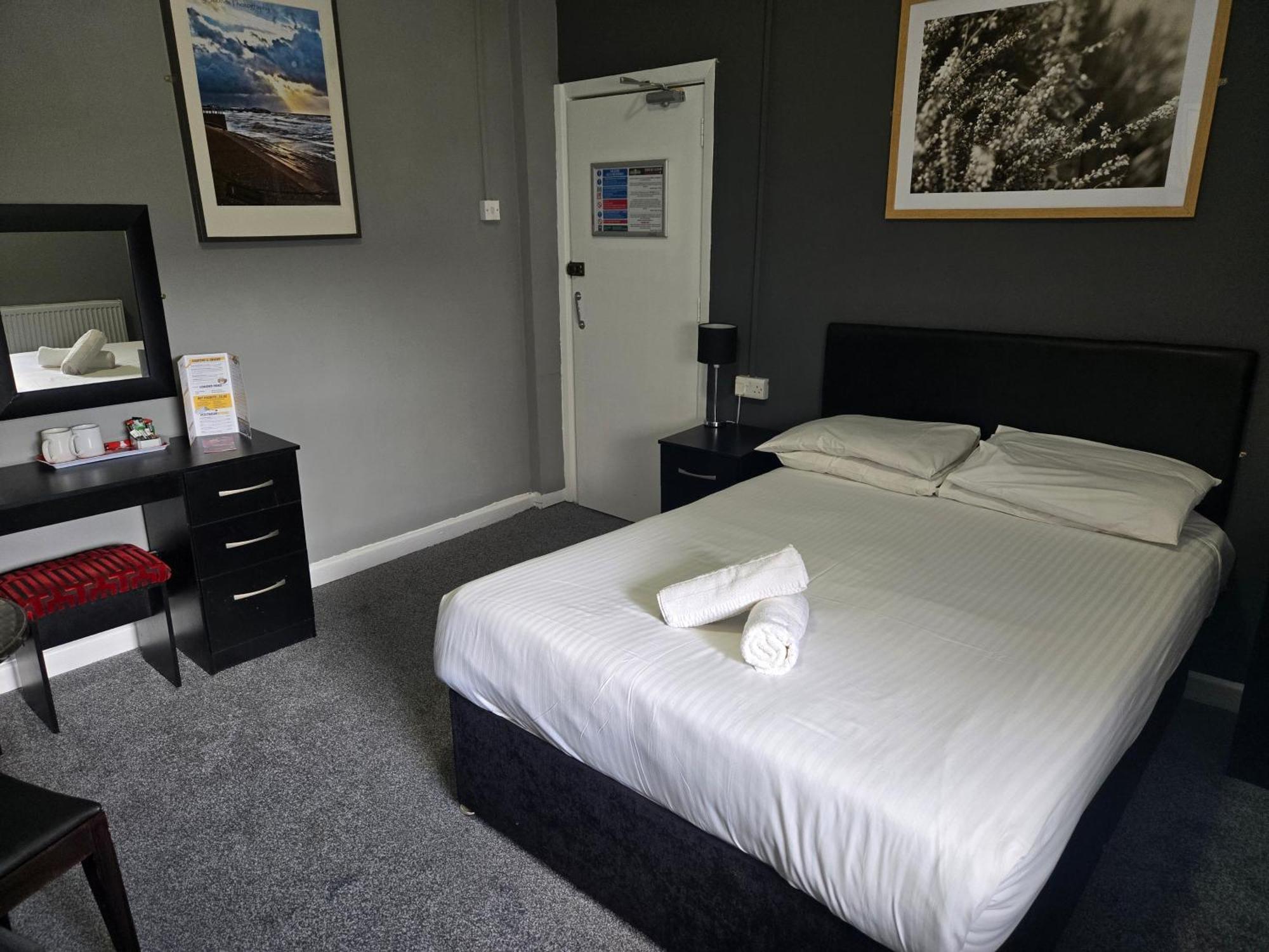 Peek-A-Booze - Budget Hotel - Adults Only Blackpool Exterior photo