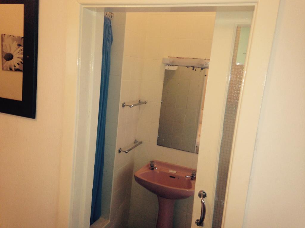 Peek-A-Booze - Budget Hotel - Adults Only Blackpool Room photo
